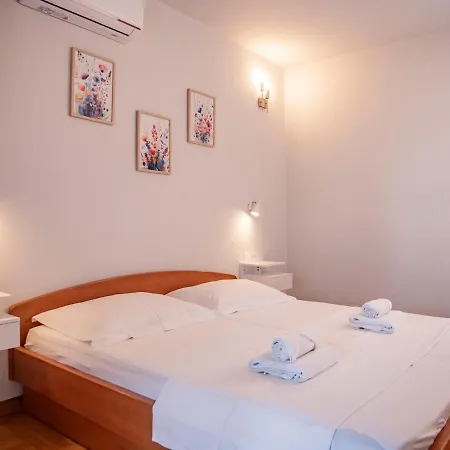 Апартаменти Jaksa-center Of Town Hvar