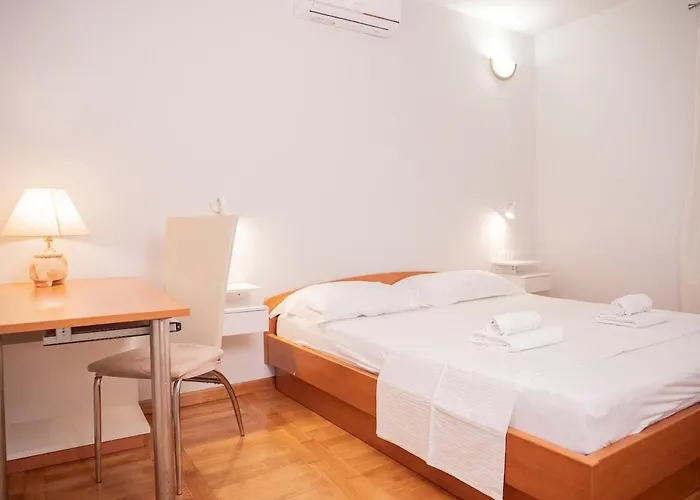 Jaksa-center Of Town Hvar *